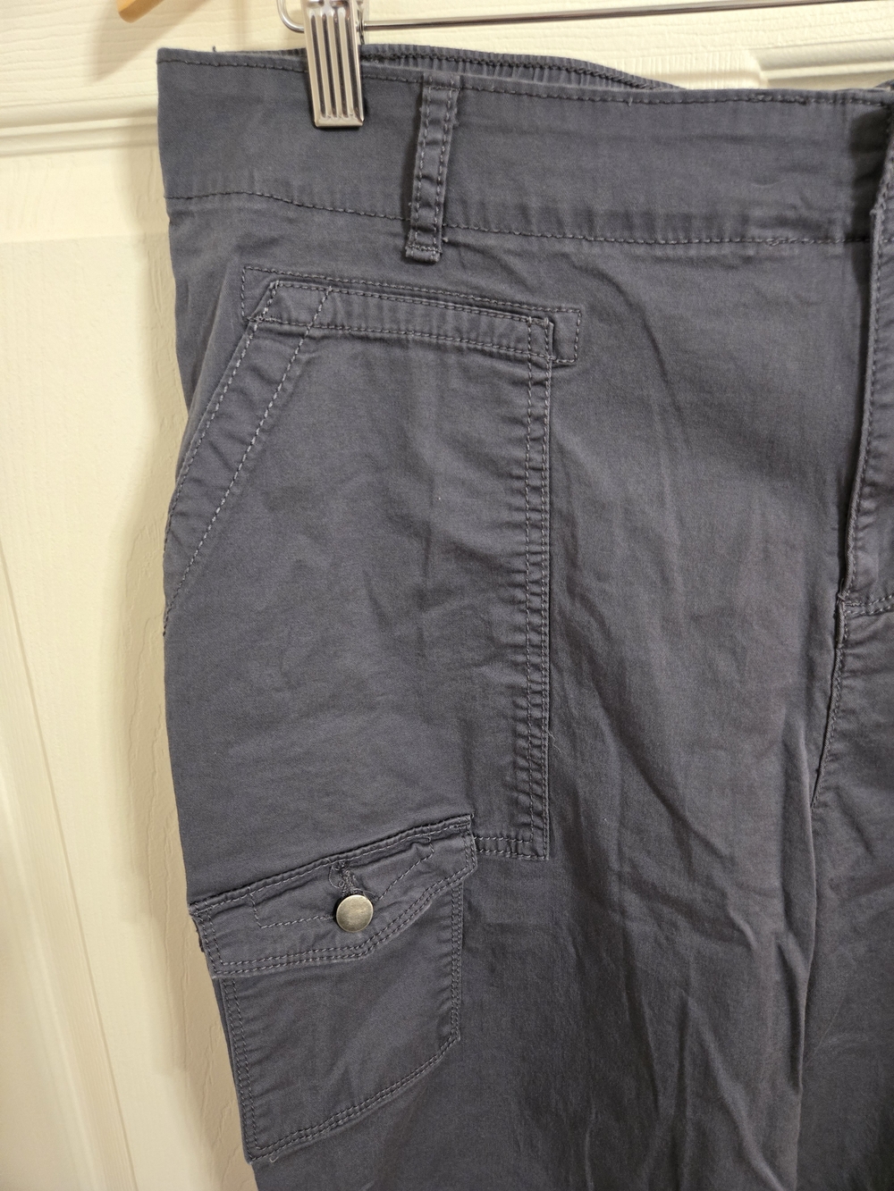 Time And Tru Women's Grey Cotton Cargo Capris Size 18 - Picture 3 of 8